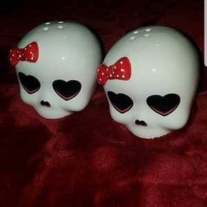Sourpuss Gothic 2.5" Girl Skulls Salt  Pepper Shakers Heart Eyes & Polka Dot Bow